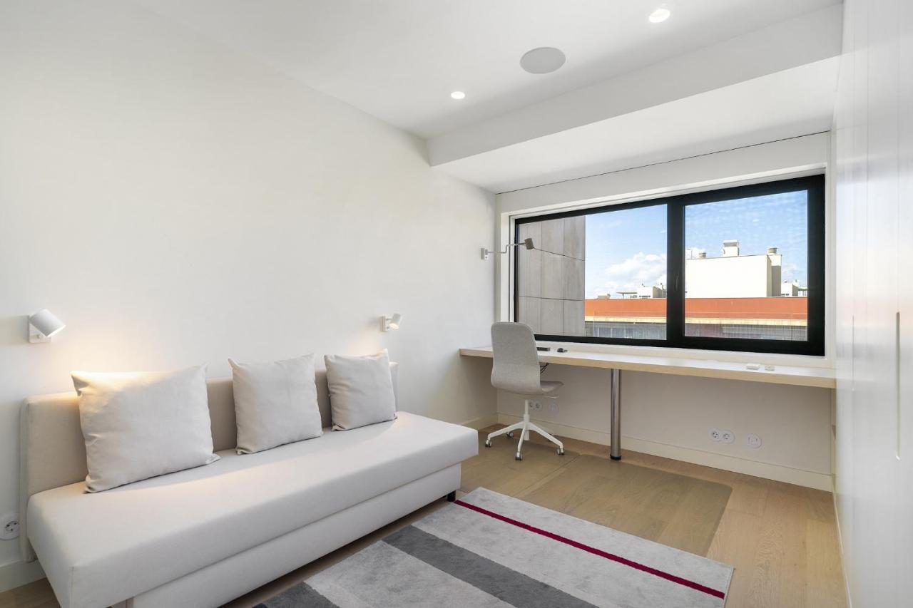 Whome Bachelor Pad In The Sky, Great For Digital Nomads & Remote Workers Apartment